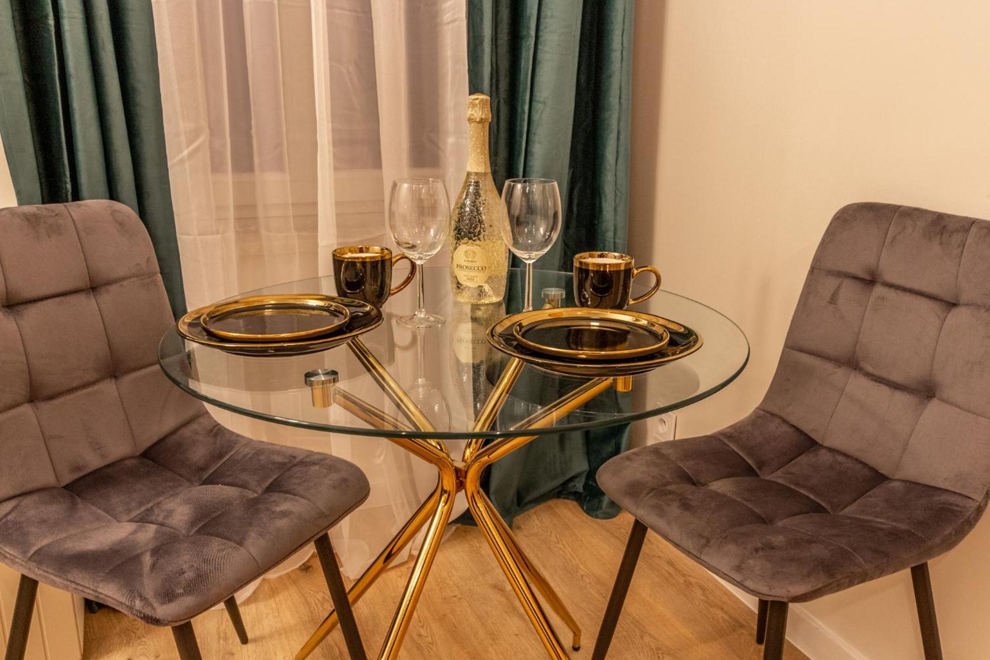 Chill Apartments Central Station Katowice Ngoại thất bức ảnh